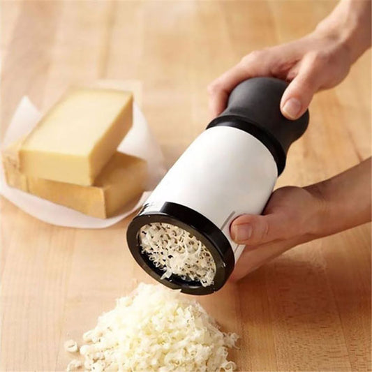Râpe-à-fromage-ManuRâpe-action