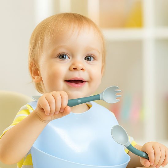 Ustensile-pour-bebe-silicone-flexible-confiance